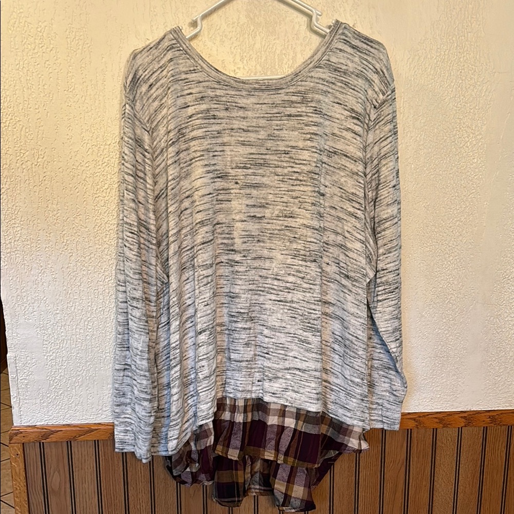 COPY Maurices Gray and White Asymmetrical Long Sleeve Tunic